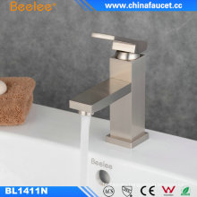 China Bathroom Basin Deck Mounted Water Professional Faucet